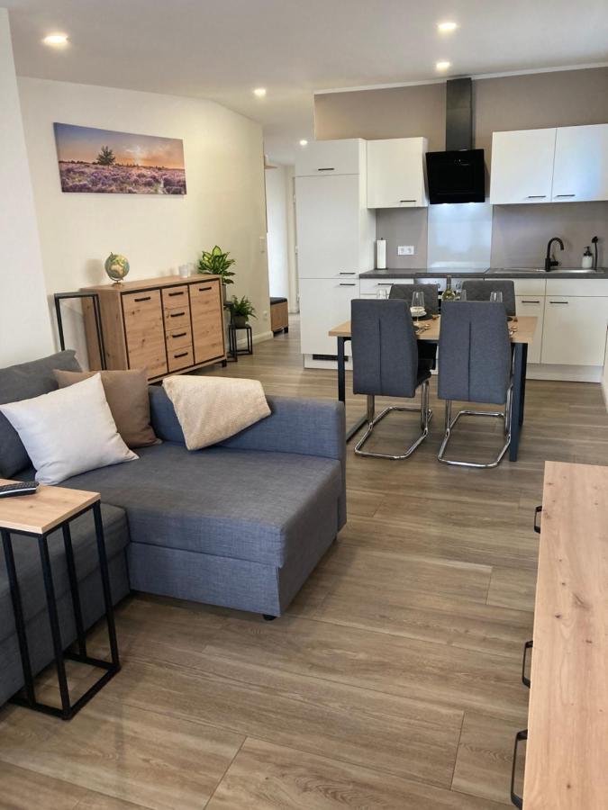 Moderne Ferienwohnung Mit Balkon Herxheim Exterior foto
